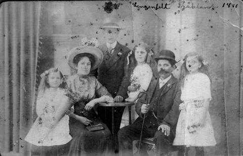 1911 Elly Juliane Zigmund og Herta