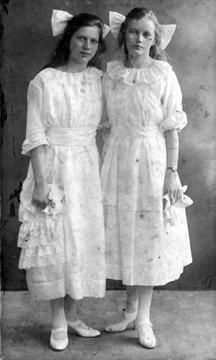 1921 Olga Wolter og Ingeborg