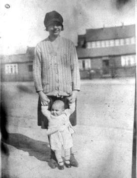 1926 Olga Wolter med datteren Lilian