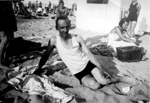 1935 Poul Andersen på stranden