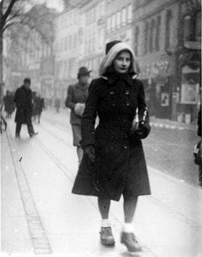 1940 Lilian vinterklædt