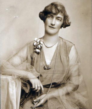 1931-Adele_Bartha