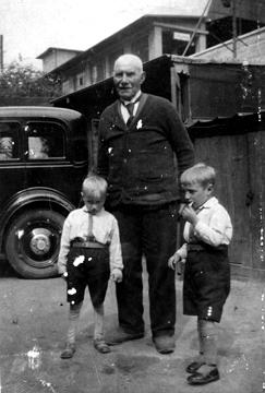 1930 Poul Erik og Kalle med Jens Mikkelsen