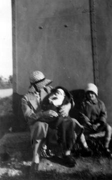 1931 Gudrun med Rita og Magny