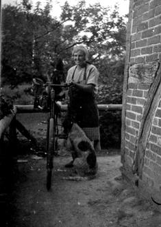 1940 Ellen med hunden Susi