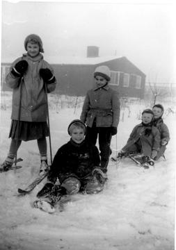1960 Winnie Sonja m flere i sneen