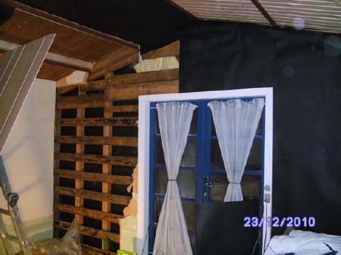 2010-12-23 Væggen mod terrassen næsten væk