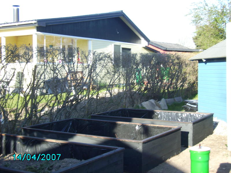 2007-04-15 højbede 2 På plads